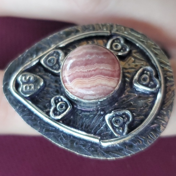New Rhodochrosite Engraved Heart Shaped Silver Ring. - Picture 7 of 13